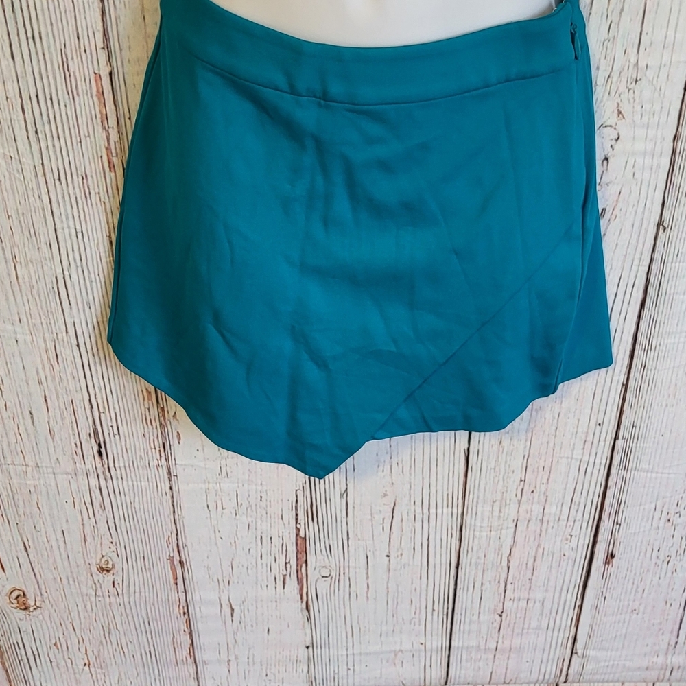 Bebe skort 6